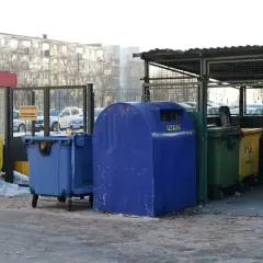 Kontenery na śmieci w Zgierzu. Zastanawiasz się, ile za śmieci w Zgierzu? Tu segregujemy papier, szkło i inne odpady.