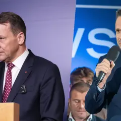Dwaj politycy przemawiający do tłumu. Jeden z nich, w granatowym garniturze, gestykuluje, drugi, w ciemnym, z krawatem w kropki, mówi do mikrofonu. Kto głosował za zielony ład?