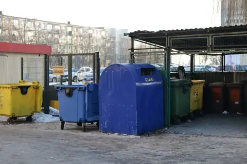 Kontenery na śmieci w Zgierzu. Zastanawiasz się, ile za śmieci w Zgierzu? Tu segregujemy papier, szkło i inne odpady.