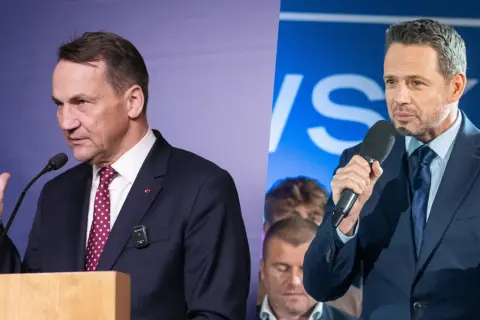 Dwaj politycy przemawiający do tłumu. Jeden z nich, w granatowym garniturze, gestykuluje, drugi, w ciemnym, z krawatem w kropki, mówi do mikrofonu. Kto głosował za zielony ład?