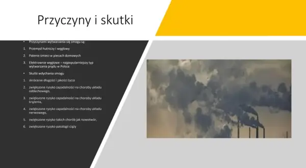 Dymiące kominy fabryczne na tle pochmurnego nieba.