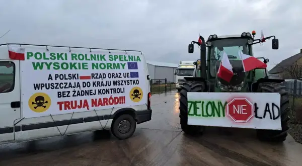 Rolnicy protestują przeciwko polityce rządu i UE. Na banerze: "Zielony nie ład".