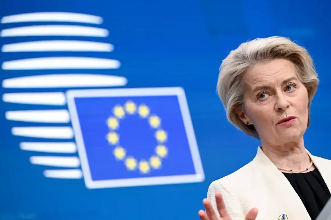 Ursula von der Leyen na tle flagi UE i symbolu Rady Europy.
