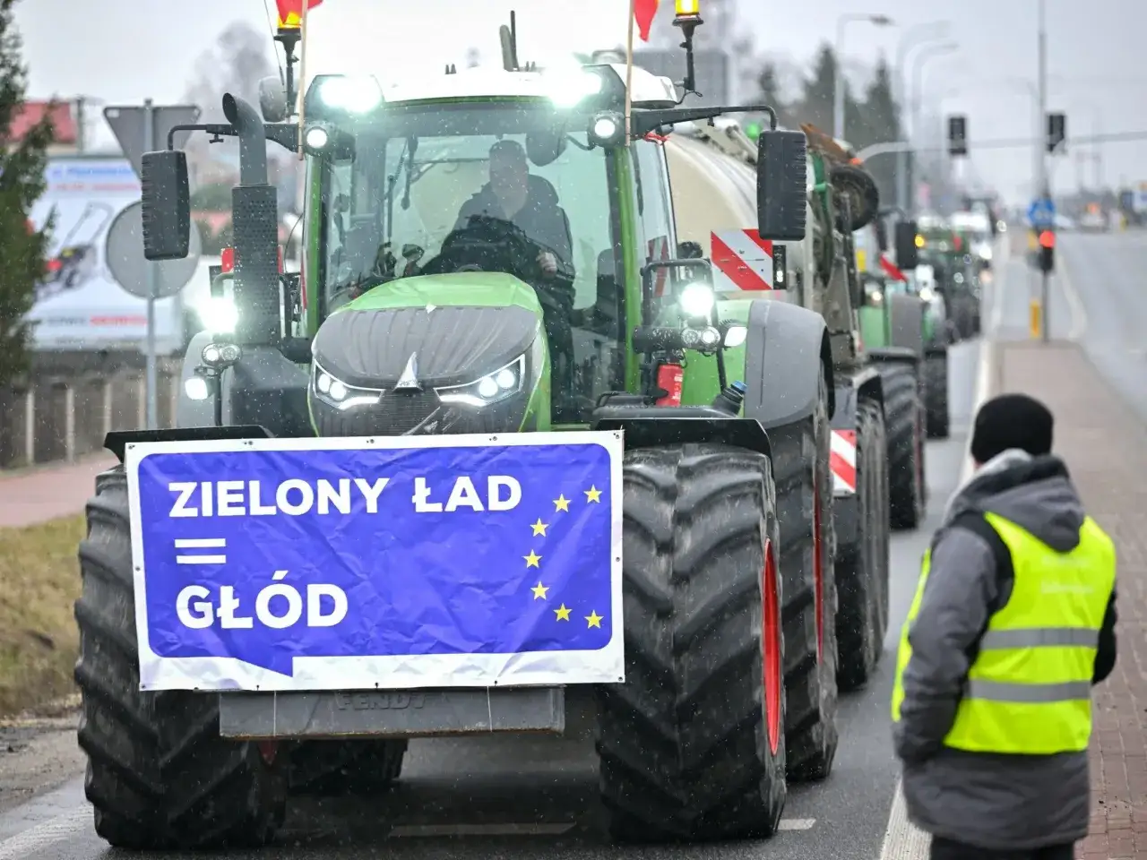 Ciągniki rolnicze z banerem 